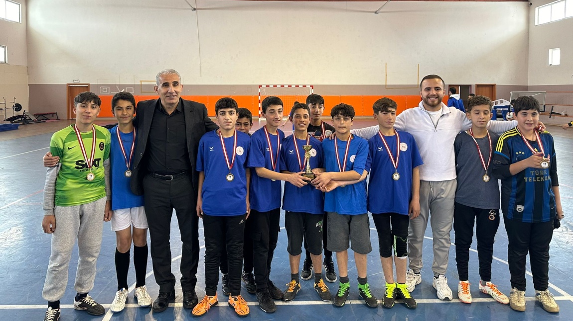 Erkekler Futsal Turnuvasında Okulumuz İlçe Birincisi.